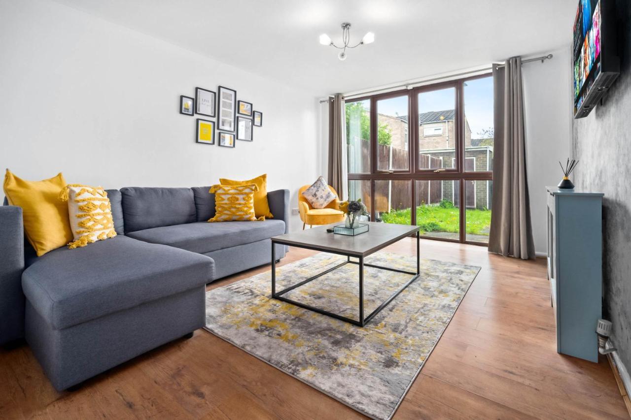 Beautiful House- Garden, Free Parking, Contractors, Utilita Arena, Hospital Apartment *