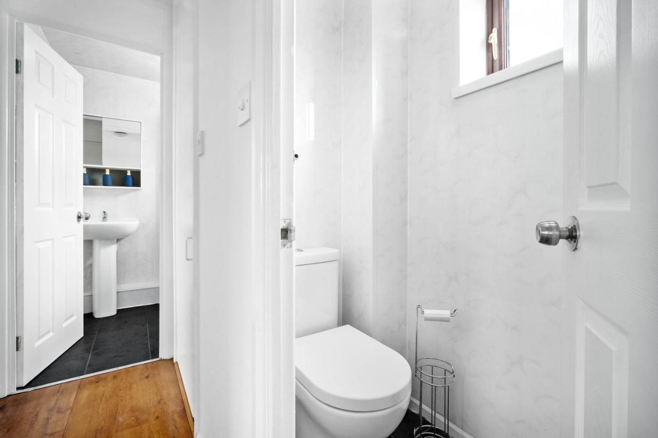 Beautiful House- Garden, Free Parking, Contractors, Utilita Arena, Hospital