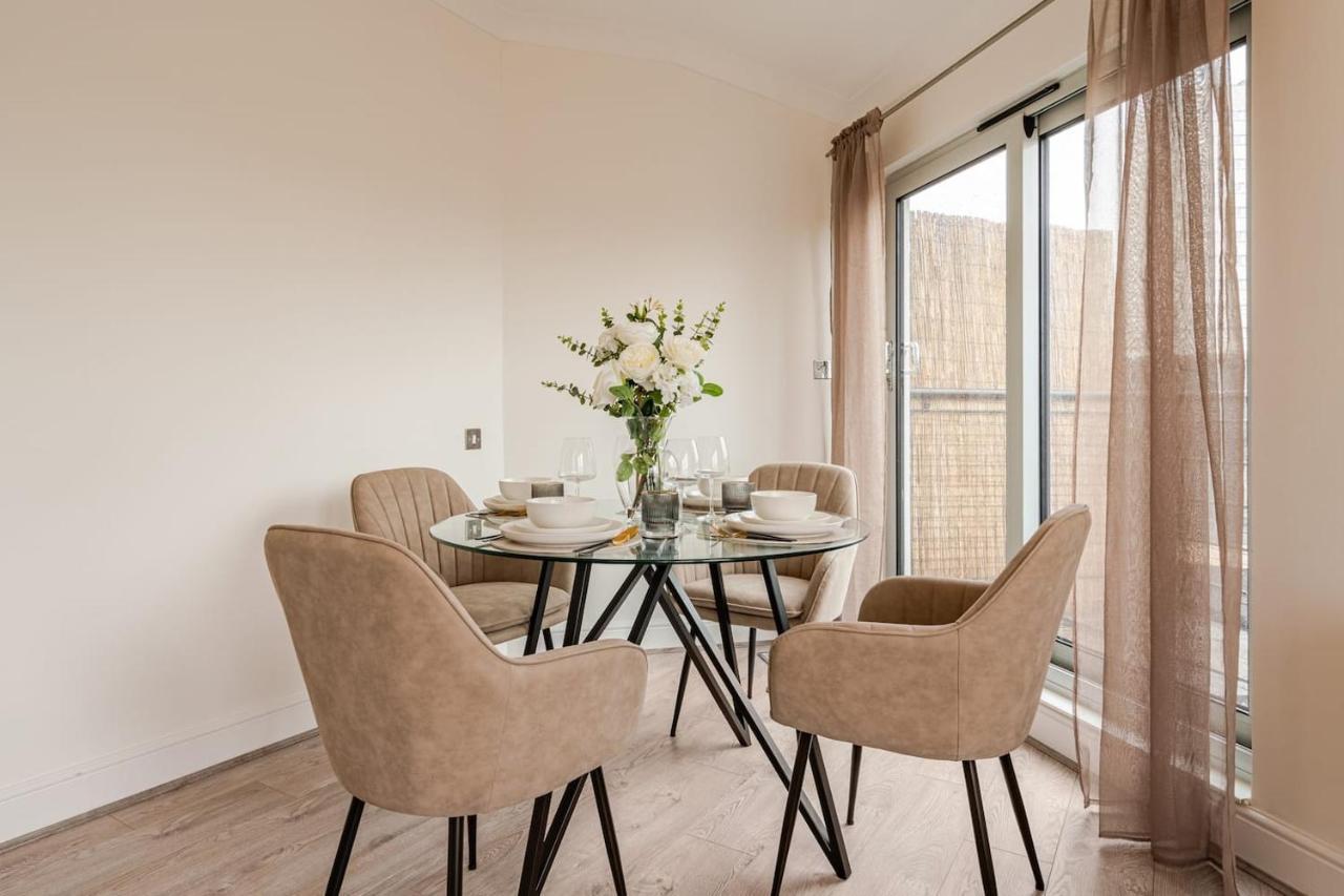 Cosy Penthouse In Centre With Free Parking & Wrap Around Balcony Apartment