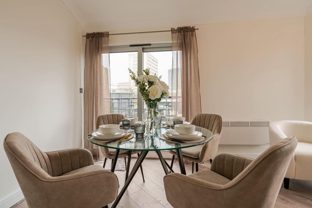 Apartment Cosy Penthouse In Centre With Free Parking & Wrap Around Balcony *