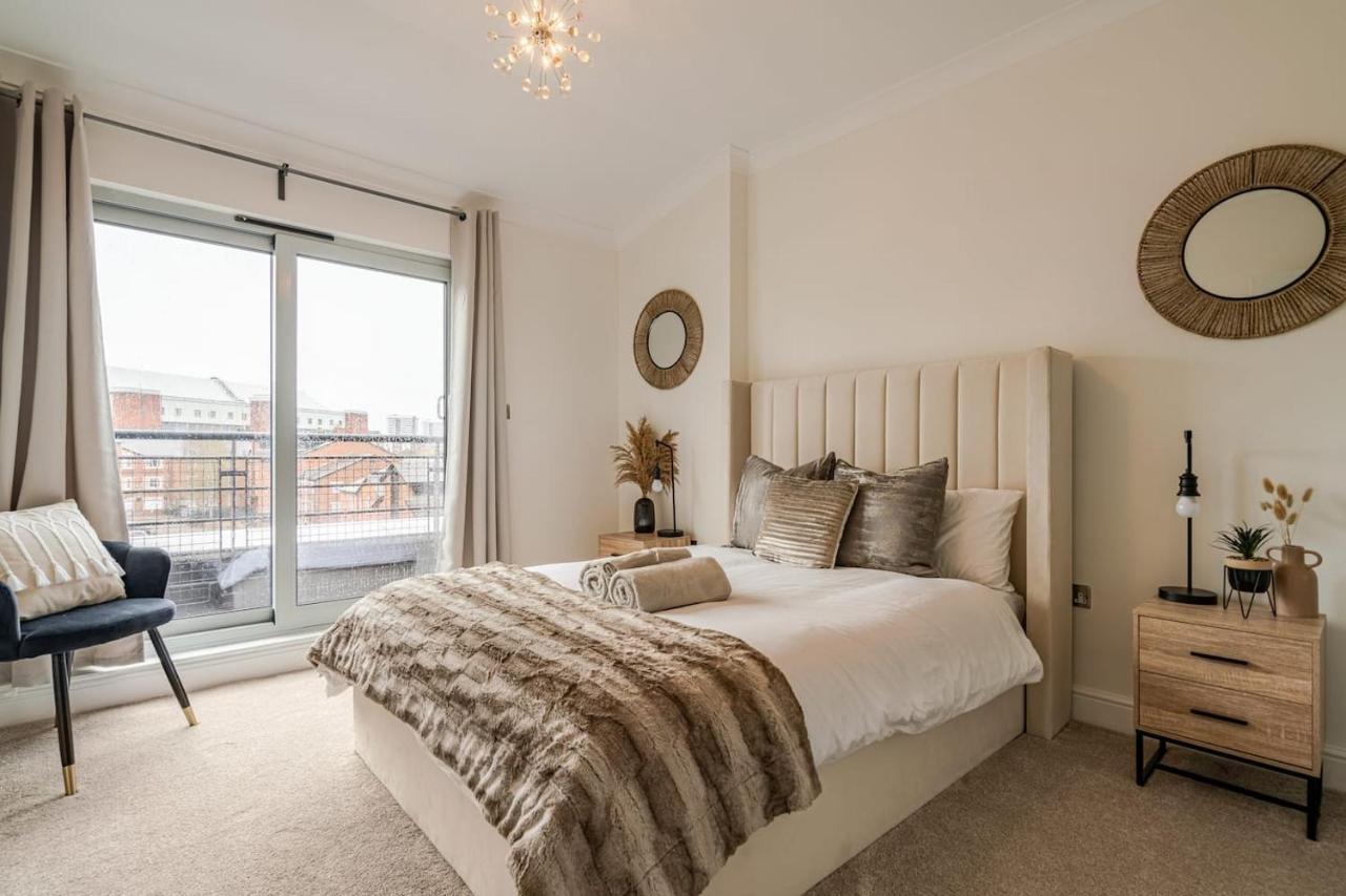 Cosy Penthouse In Centre With Free Parking & Wrap Around Balcony Apartment *
