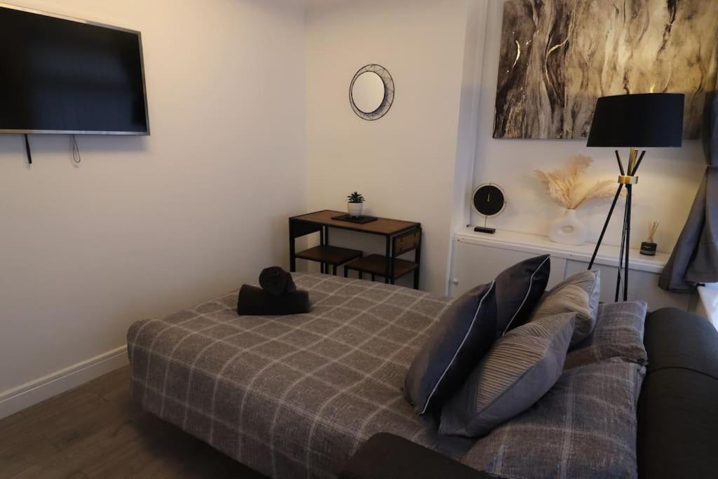Apartment Stylish One Bed With Off Road Parking