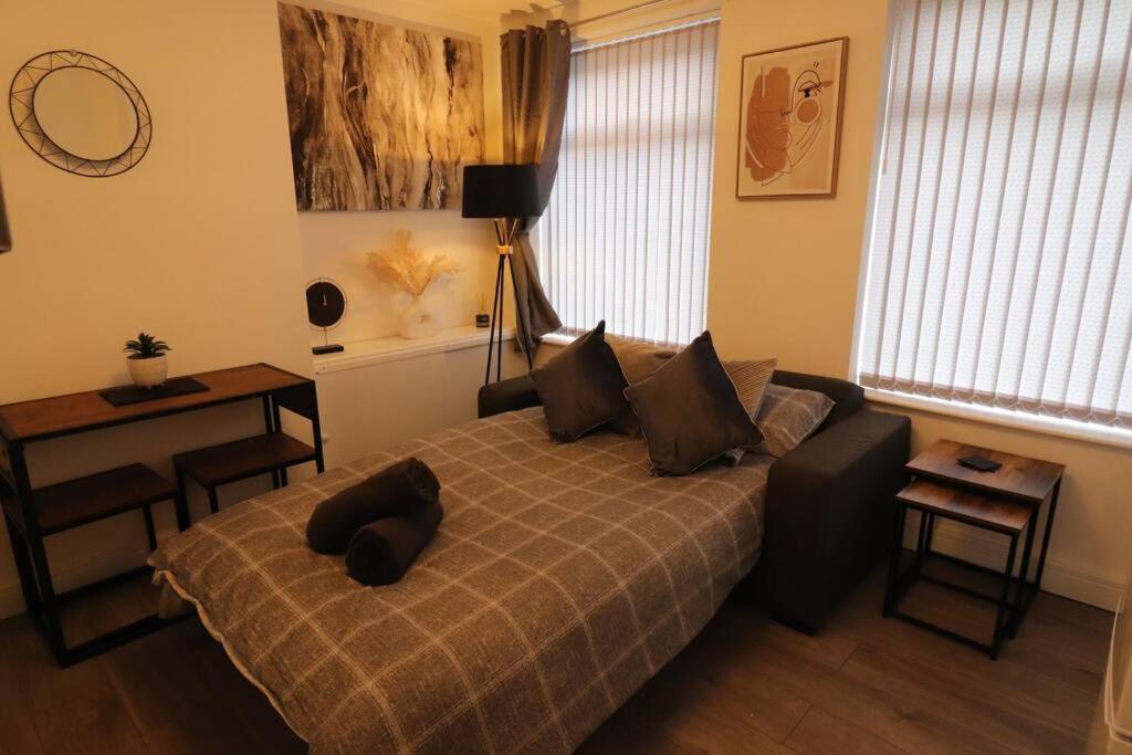 Stylish One Bed With Off Road Parking Apartment Birmingham