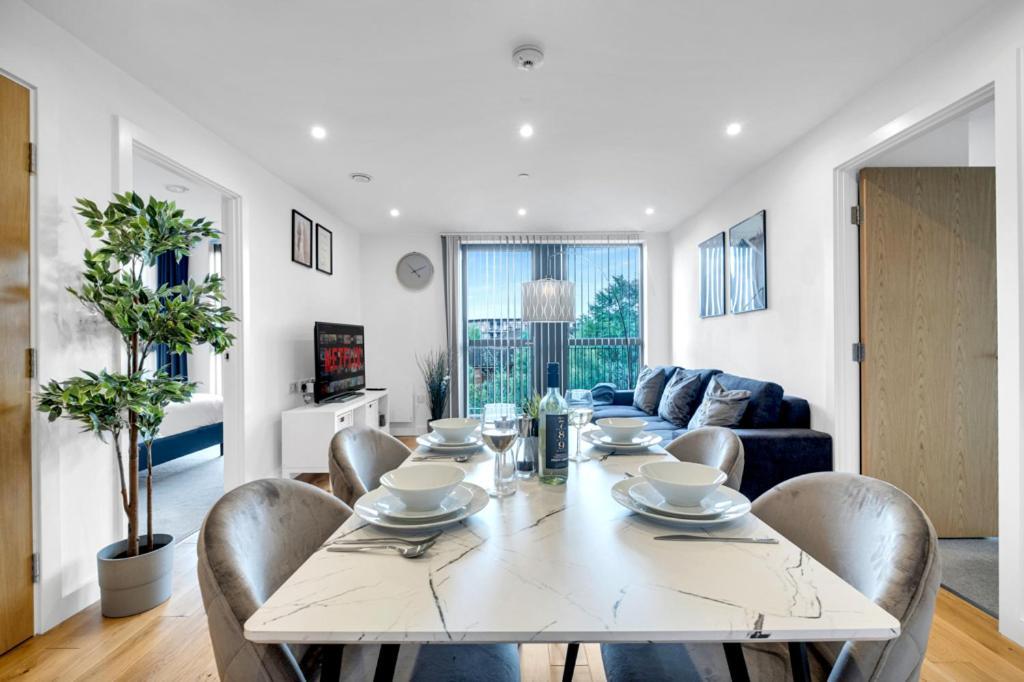 Pluxa Alpine Blue - Two Bedroom Luxury Birmingham