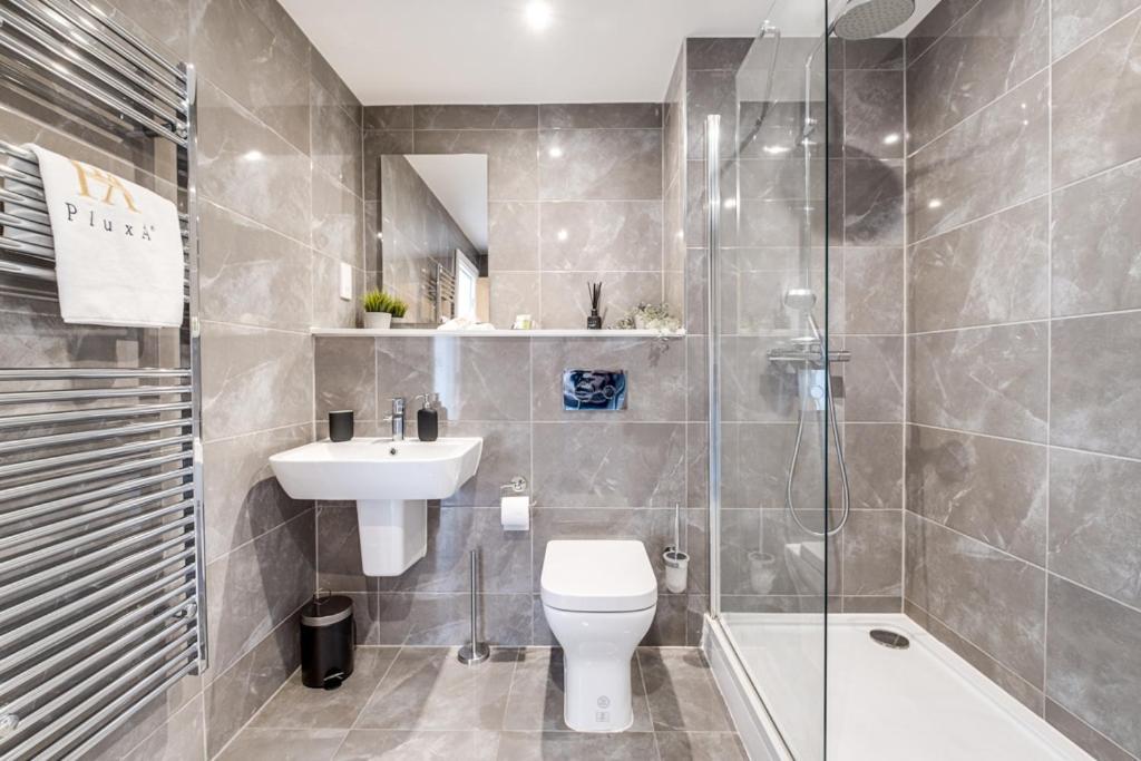 Pluxa Alpine Blue - Two Bedroom Luxury * Birmingham