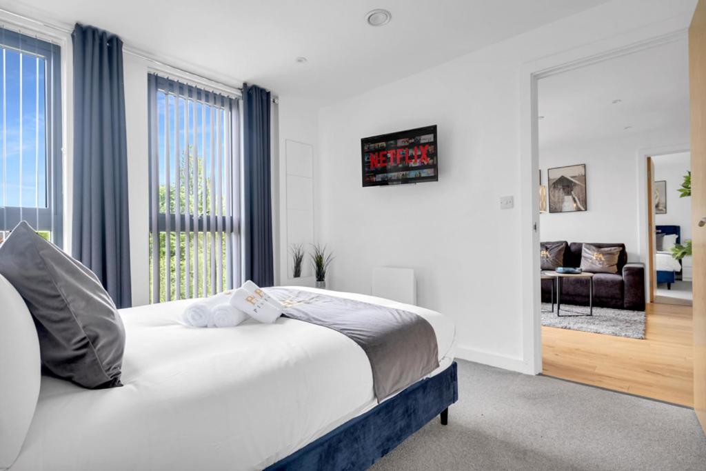 Pluxa Alpine Blue - Two Bedroom Luxury Birmingham
