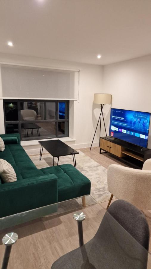 Luxury Apartment *