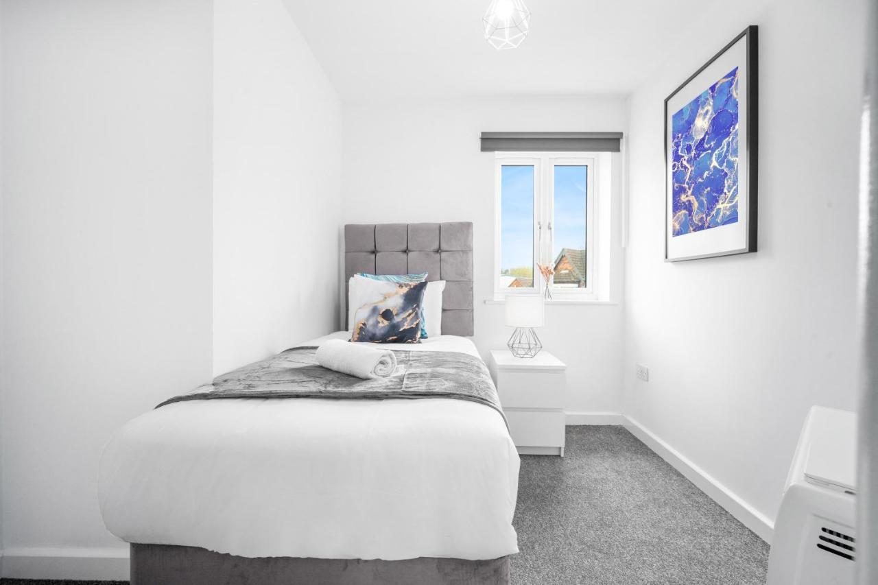 Luxury Two Bedroom - Parking - Smart Tv - Wifi Apartment Birmingham