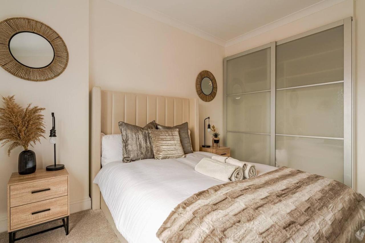Cosy Penthouse In Centre With Free Parking & Wrap Around Balcony Apartment *