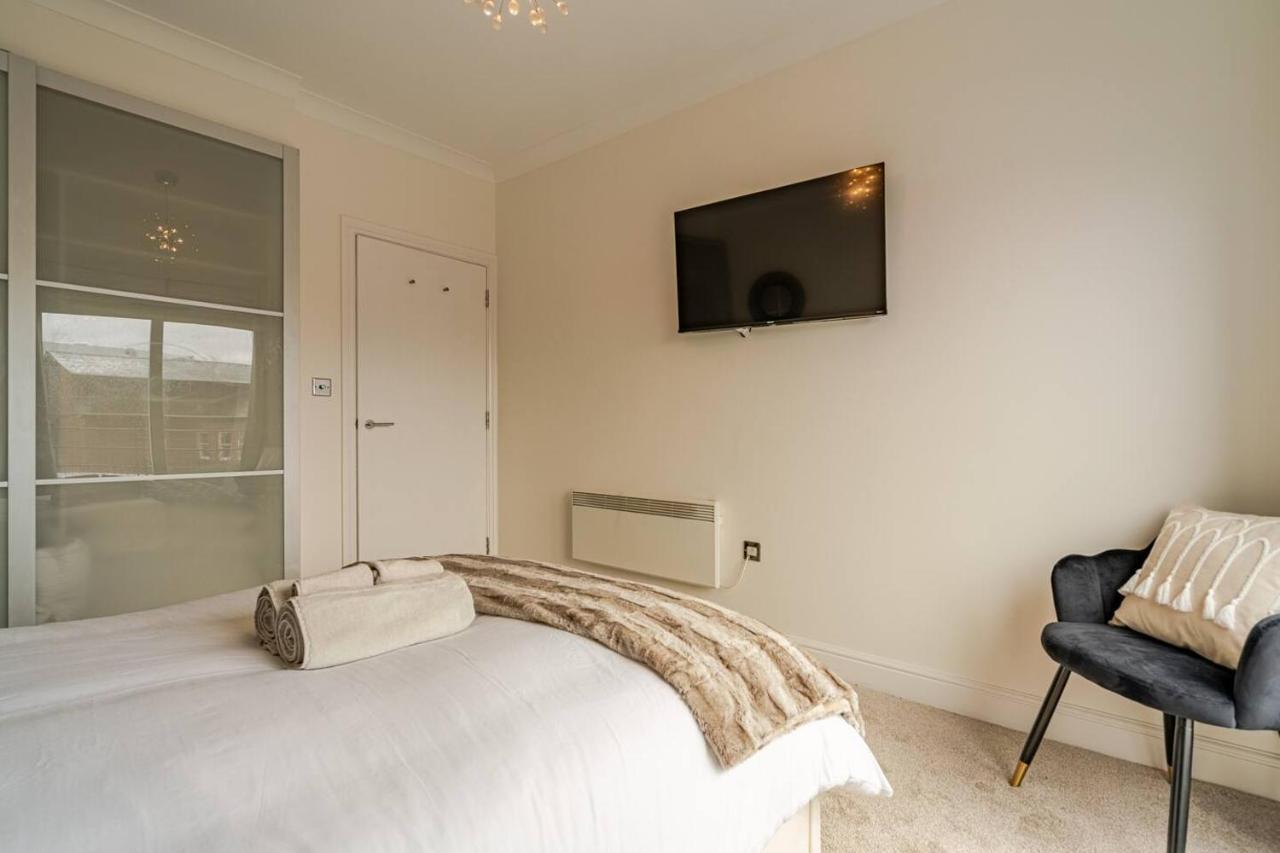 Cosy Penthouse In Centre With Free Parking & Wrap Around Balcony