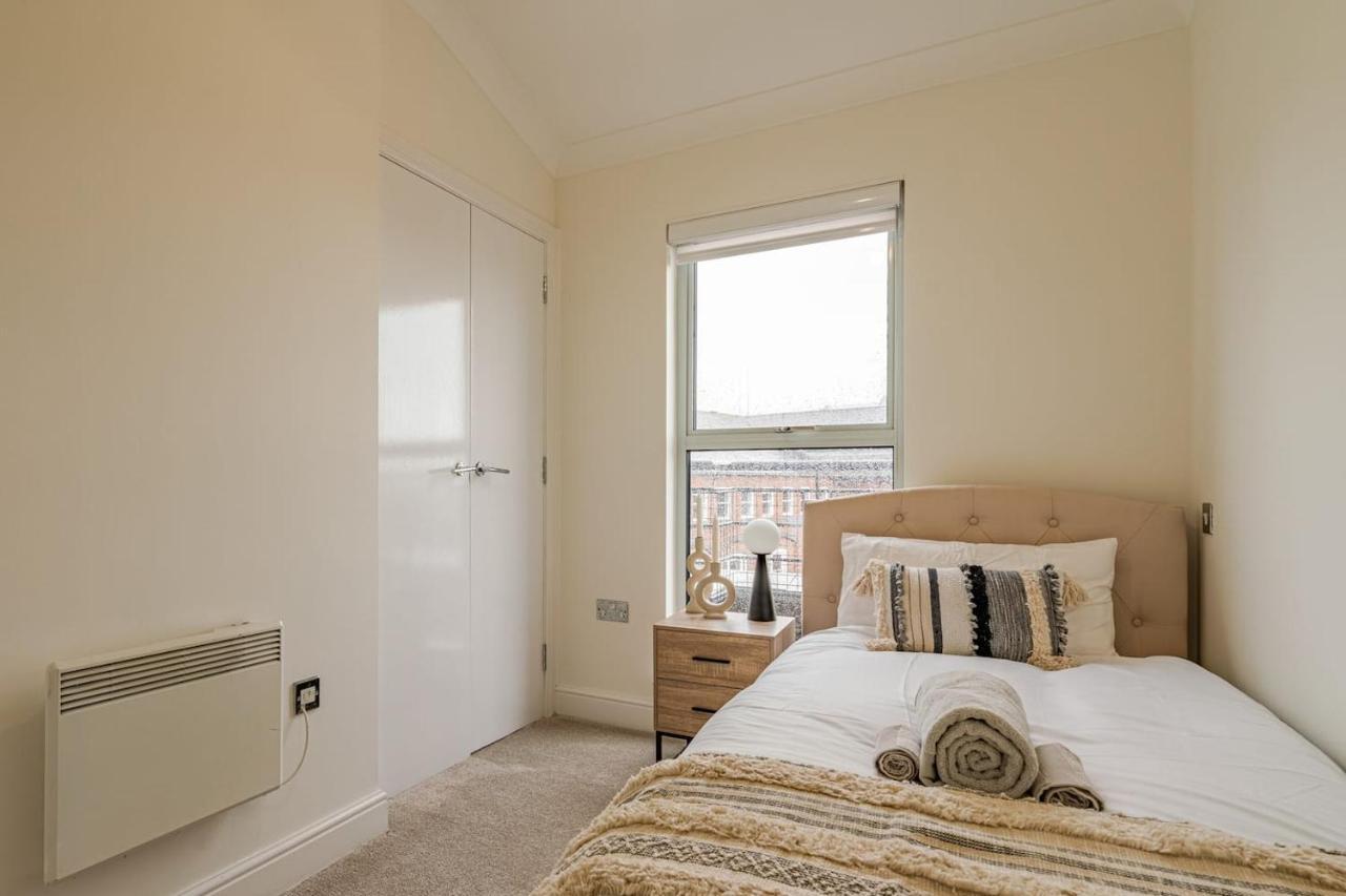Cosy Penthouse In Centre With Free Parking & Wrap Around Balcony Apartment Birmingham