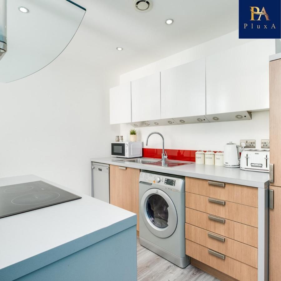 Pluxa Vivid Veranda Beautiful Centre With Free Parking Apartment
