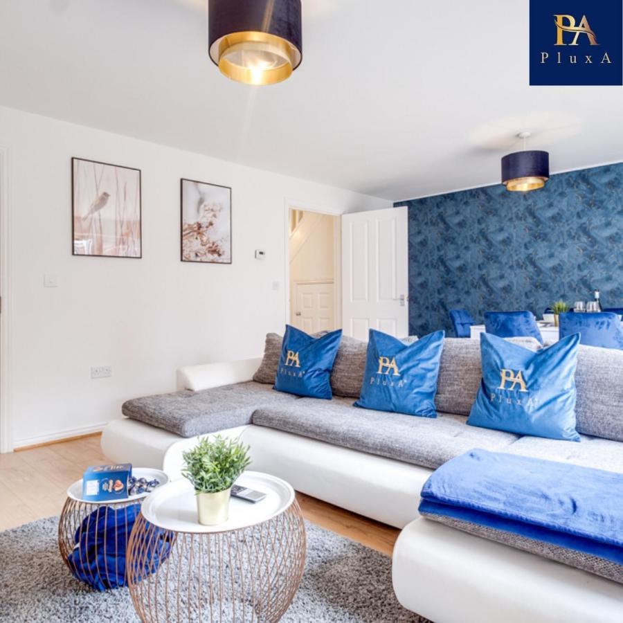 Pluxa Royal Azul 4 Bedroom House With Car Park *