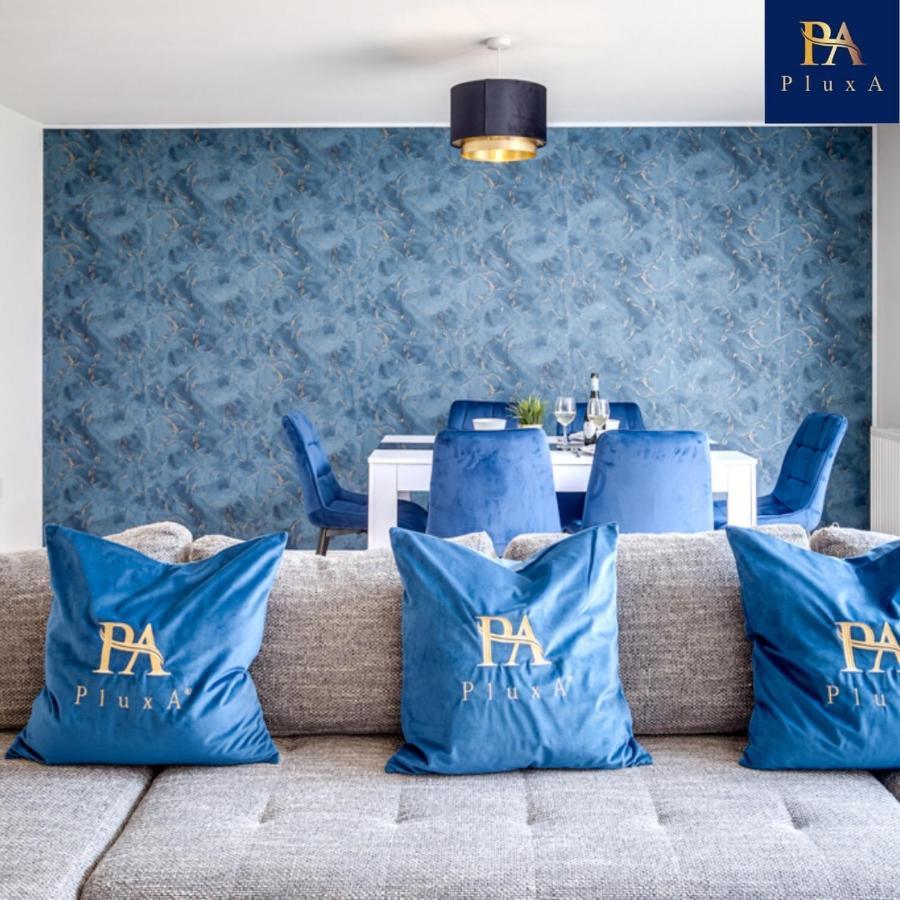 Pluxa Royal Azul 4 Bedroom House With Car Park Birmingham