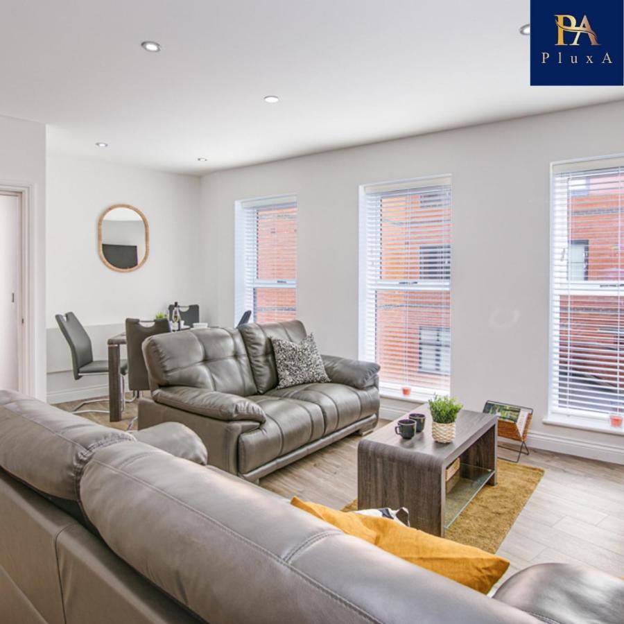 Pluxa The Hideaway - Fully Private Serviced & Parking
