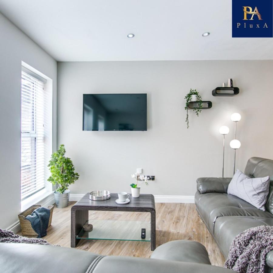 Pluxa Moonlight - Hub Serviced Apt, Free Parking ,prime Location Apartment *