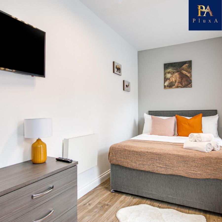 Pluxa The Hideaway - Fully Private Serviced & Parking