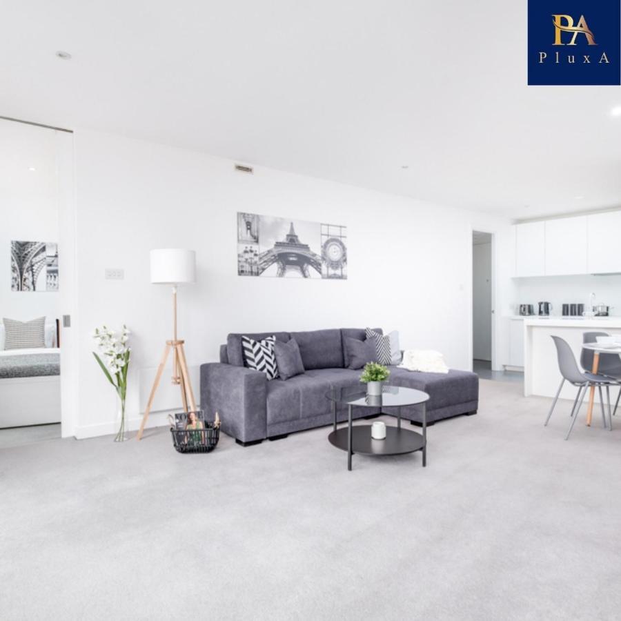 Pluxa Grand Plaza Iconic Views Apartment