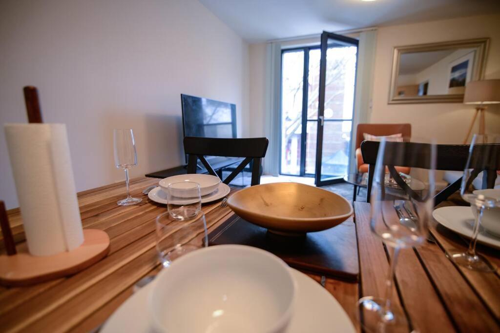 Stylish One Bedroom In Centre Apartment
