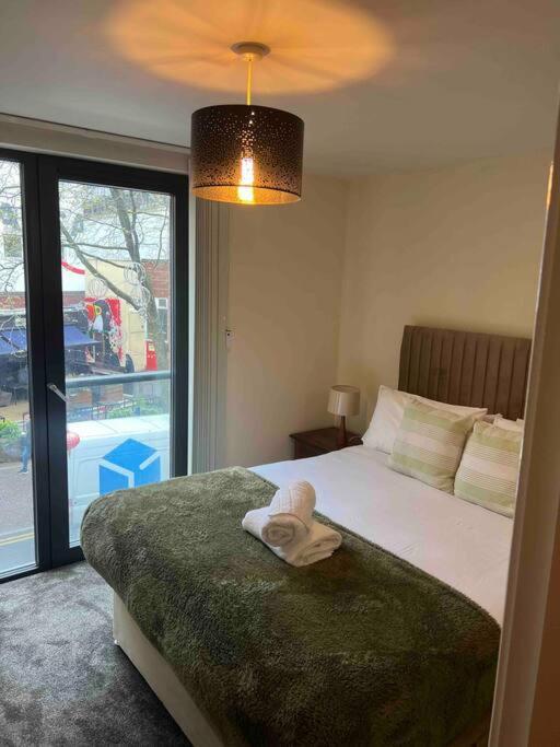 Stylish One Bedroom In Centre Apartment *