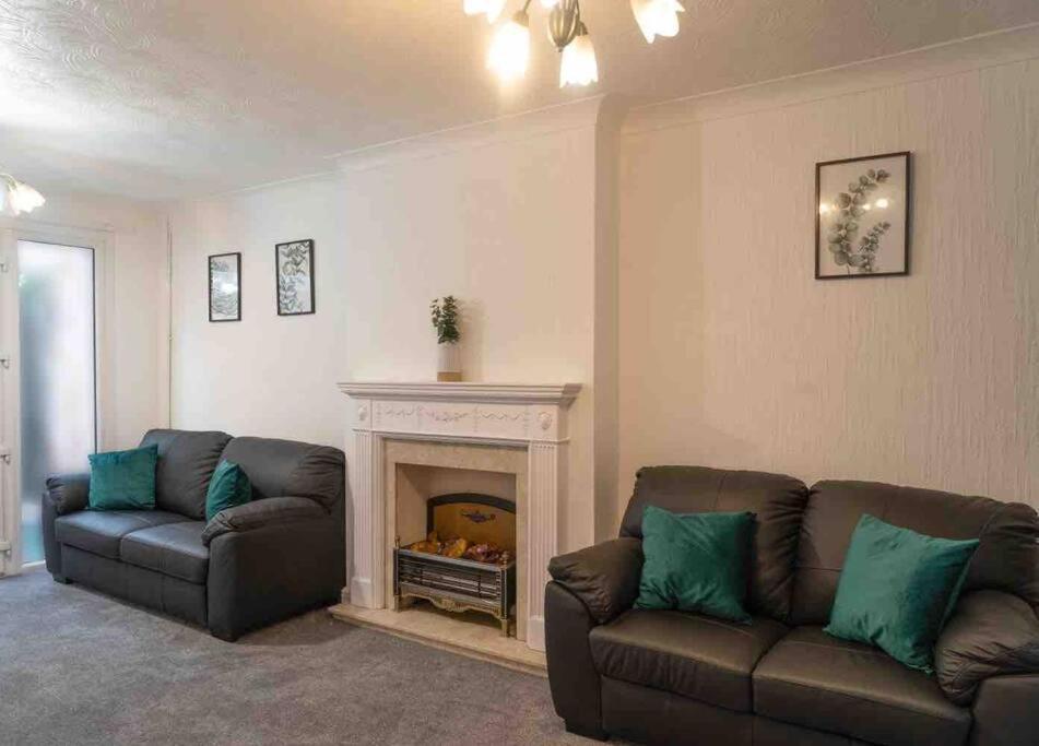Holiday home 4 Bed House In Harborne - Sleeps 7 Guests - 5 Min Walk To Qe Hospital