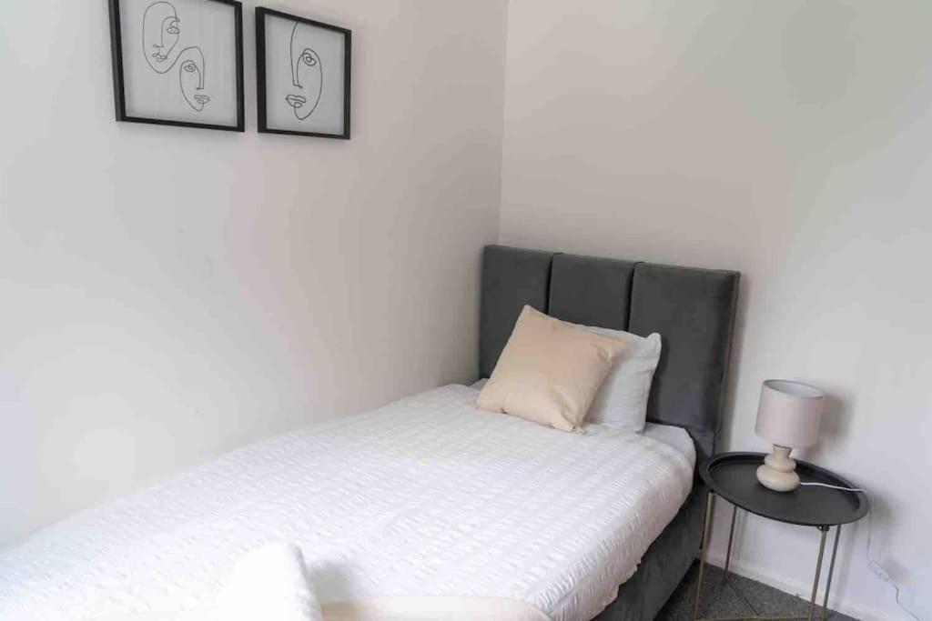 4 Bed House In Harborne - Sleeps 7 Guests - 5 Min Walk To Qe Hospital Holiday home