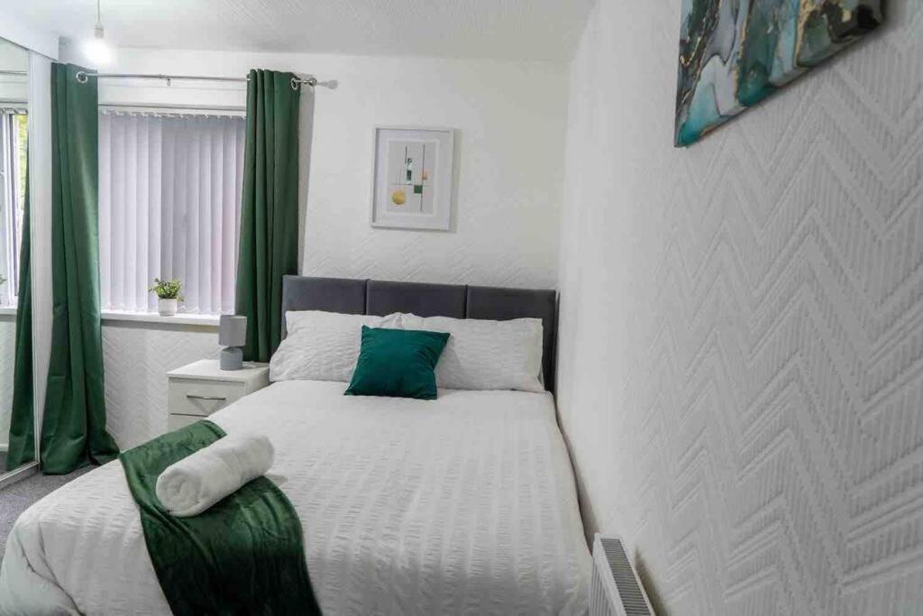 4 Bed House In Harborne - Sleeps 7 Guests - 5 Min Walk To Qe Hospital