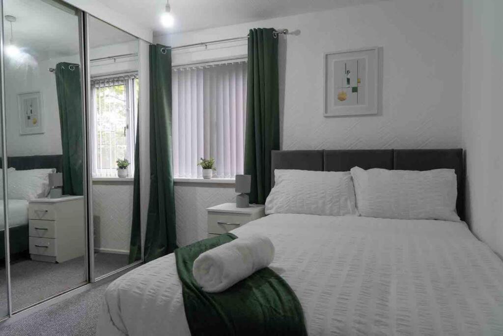 4 Bed House In Harborne - Sleeps 7 Guests - 5 Min Walk To Qe Hospital Holiday home Birmingham