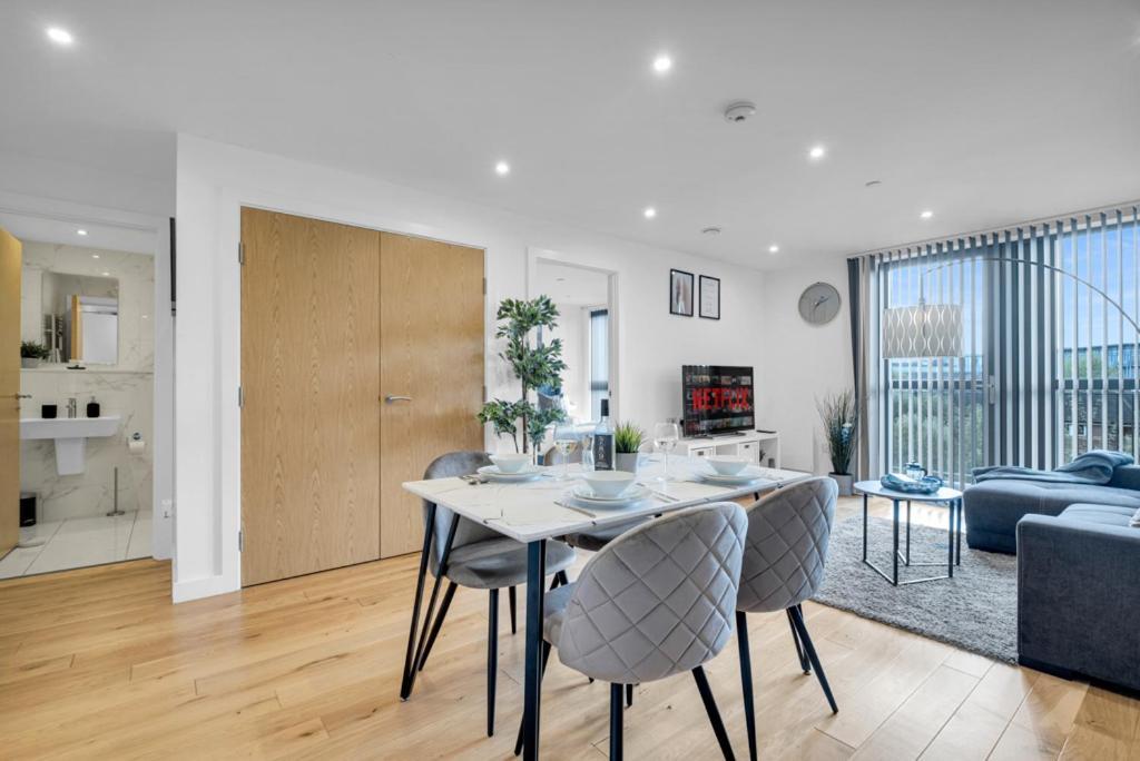 Apartment Pluxa Alpine Blue - Two Bedroom Luxury Birmingham