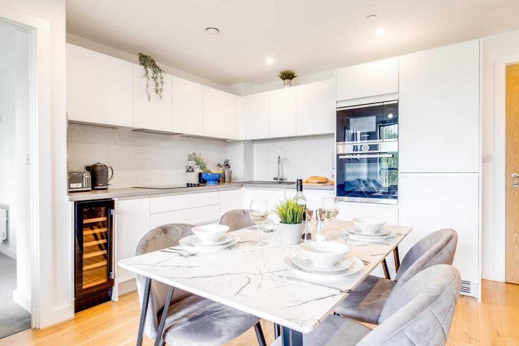 Pluxa Alpine Blue - Two Bedroom Luxury Apartment *