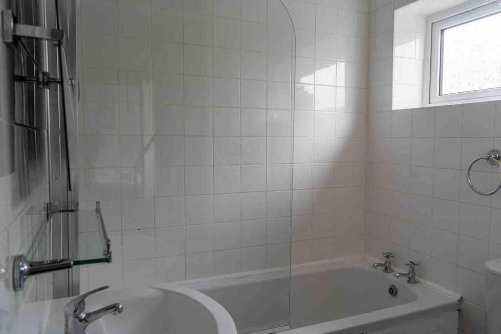 4 Bed House In Harborne - Sleeps 7 Guests - 5 Min Walk To Qe Hospital