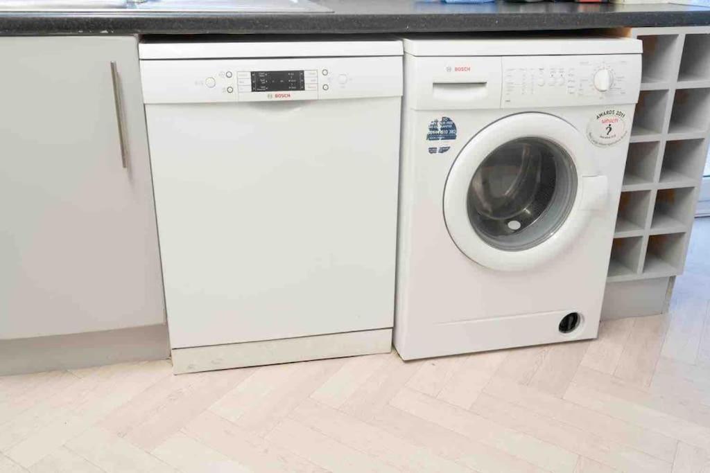 4 Bed House In Harborne - Sleeps 7 Guests - 5 Min Walk To Qe Hospital *