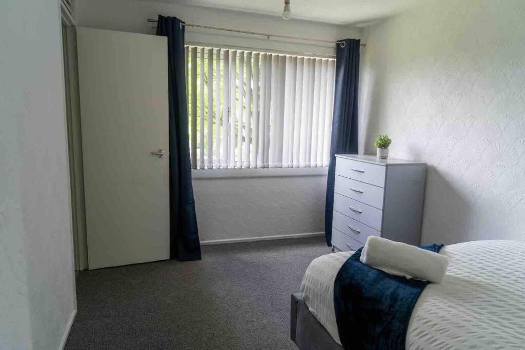 Holiday home 4 Bed House In Harborne - Sleeps 7 Guests - 5 Min Walk To Qe Hospital *