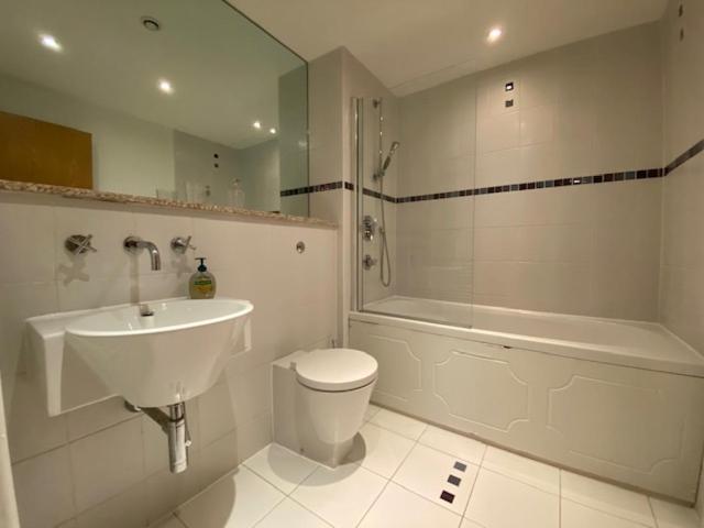 Superb 1 Bedroom Serviced In City Centre * Birmingham