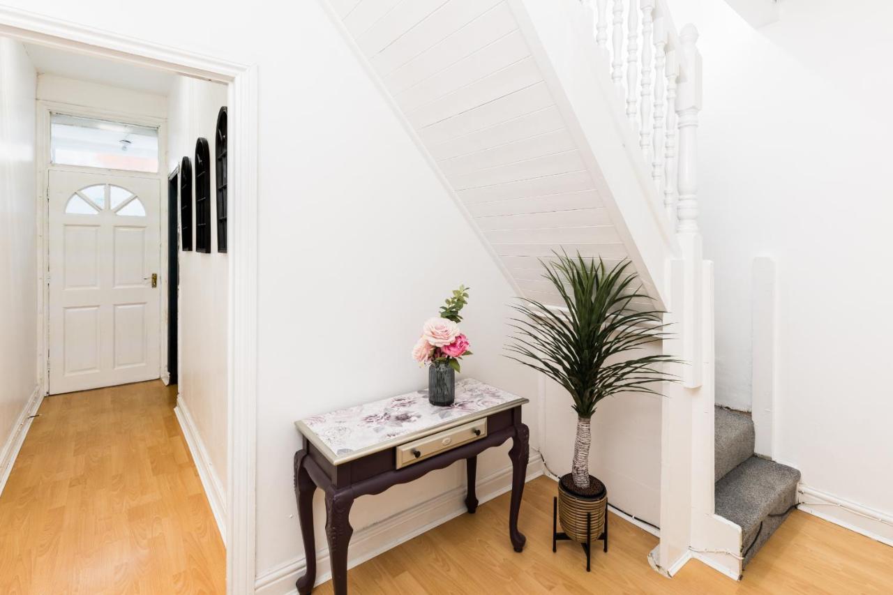 Fifth Ave House Apartment
