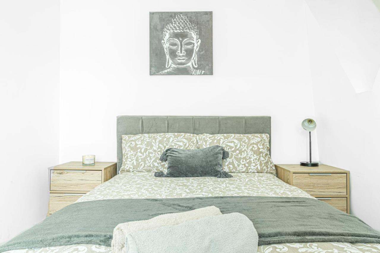 Apartment Centrally Located Stylish Birmingham