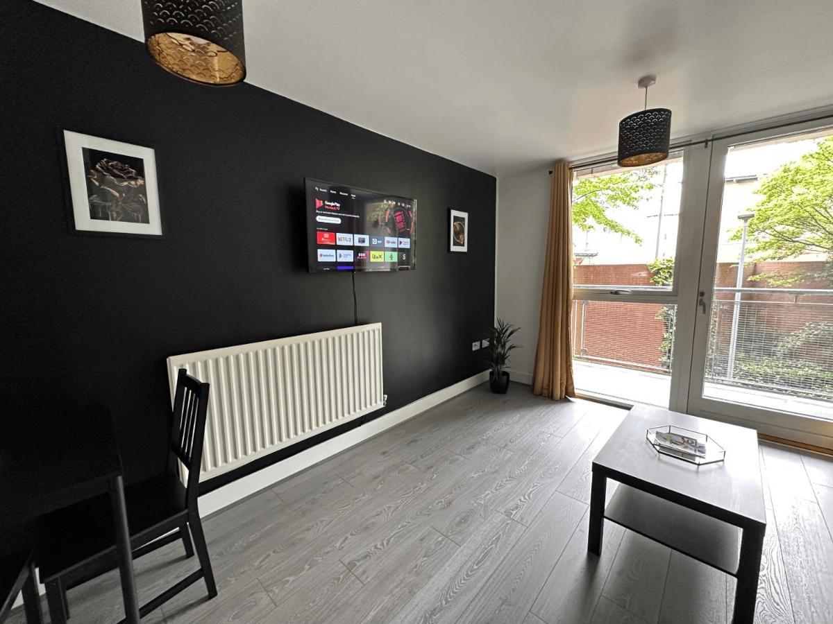 Apartment Parking - Couples - Centre - Sleeps 4 - *