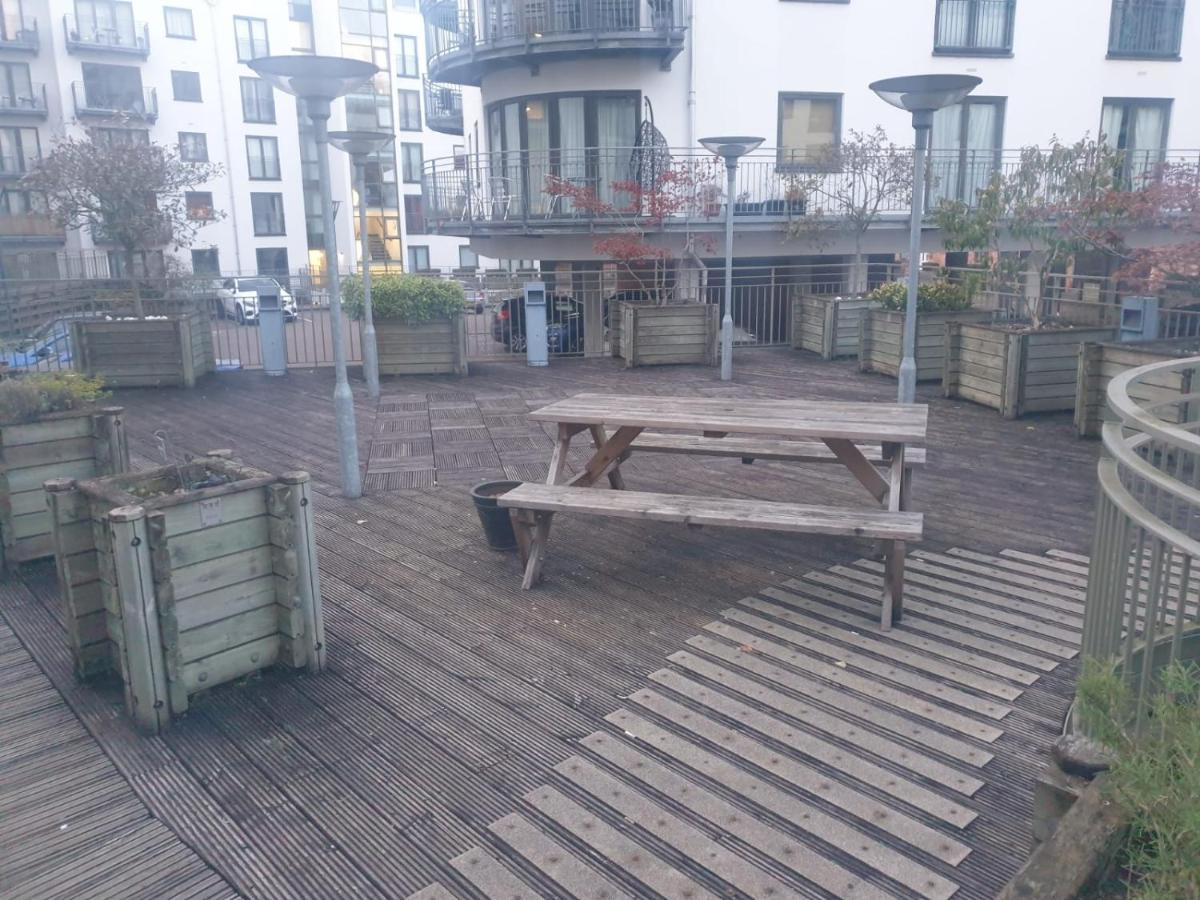 Broadway Plaza - 1 Bedroom *
