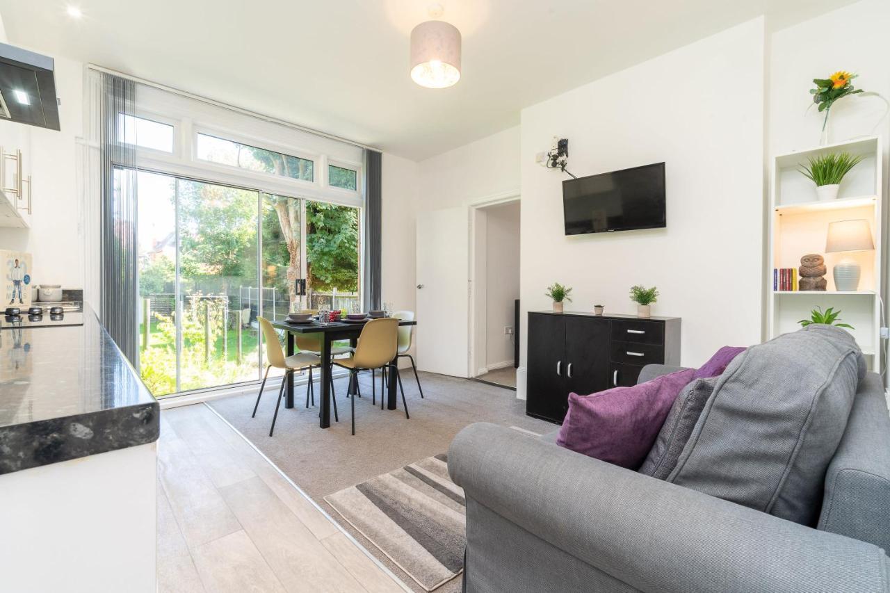 Amethyst Delightful In Moseley Mews, By Staystaycations