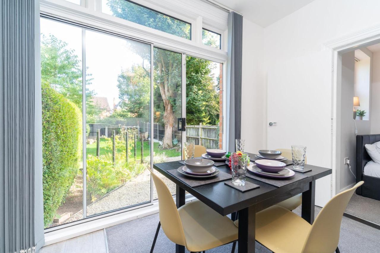 Amethyst Delightful In Moseley Mews, By Staystaycations Birmingham