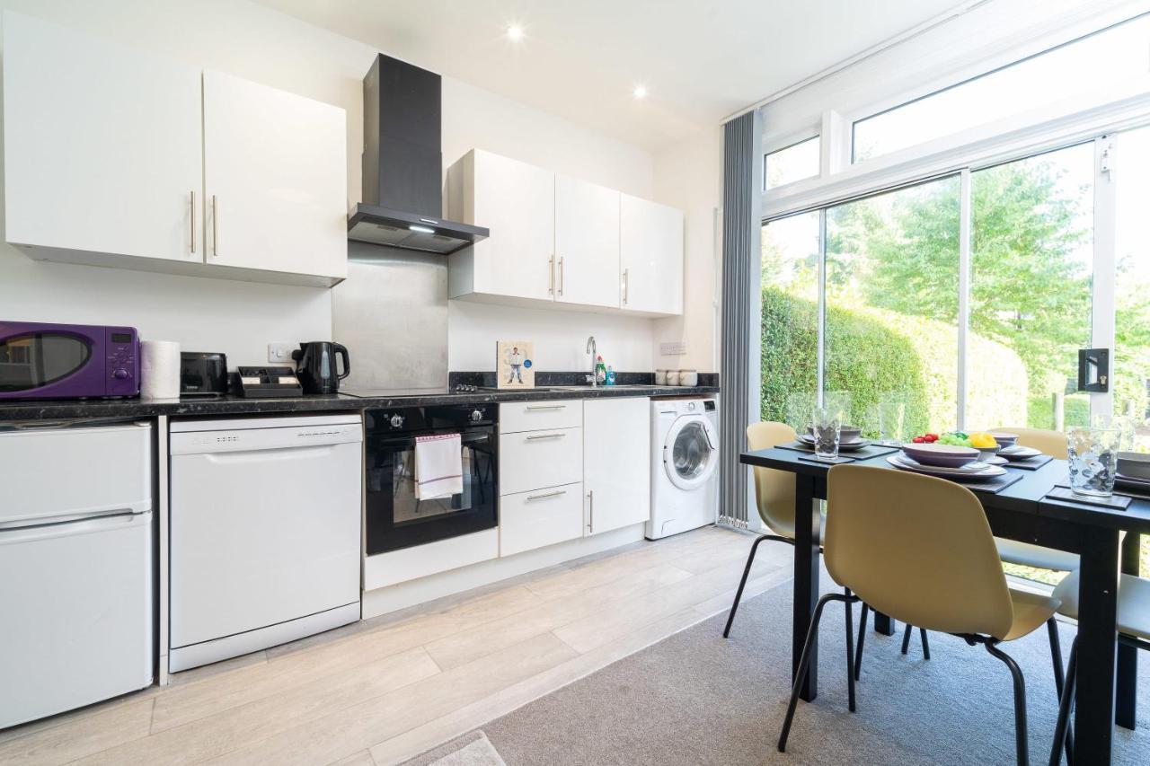 Amethyst Delightful In Moseley Mews, By Staystaycations *