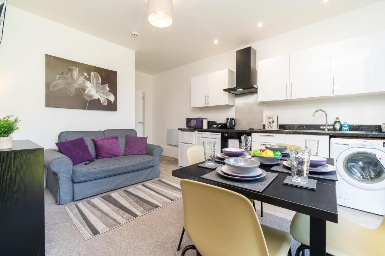Apartment Amethyst Delightful In Moseley Mews, By Staystaycations