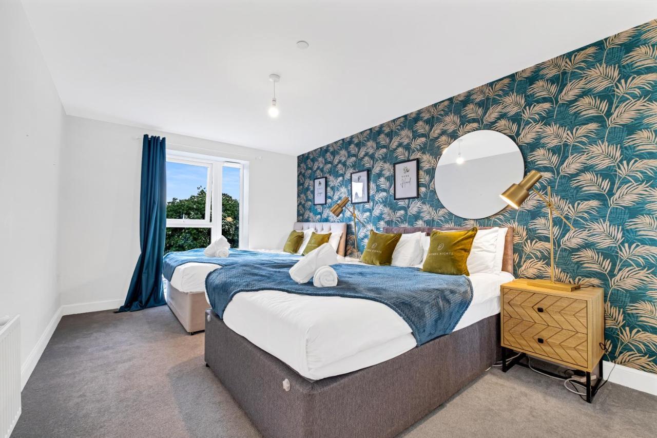 Spacious 4 Bed 2 Bath With Free Gated Parking Apartment *