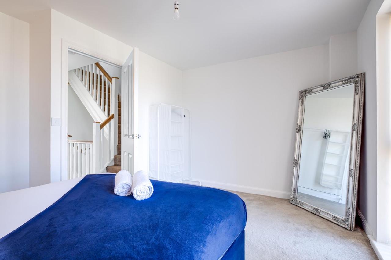 Centre 3 Bedroom House - Family & Business - Demha Nights