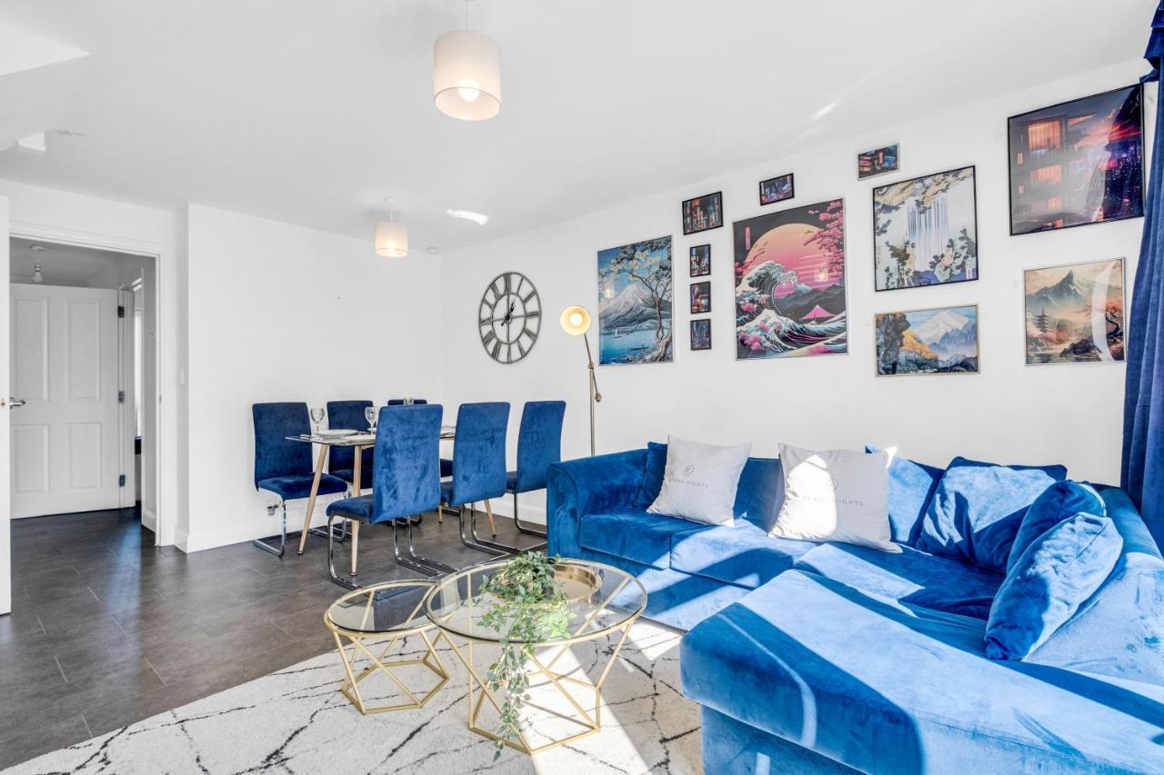 Centre 3 Bedroom House - Family & Business - Demha Nights Birmingham
