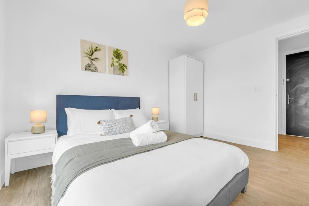 Lovely Two Bedroom Located Centrally