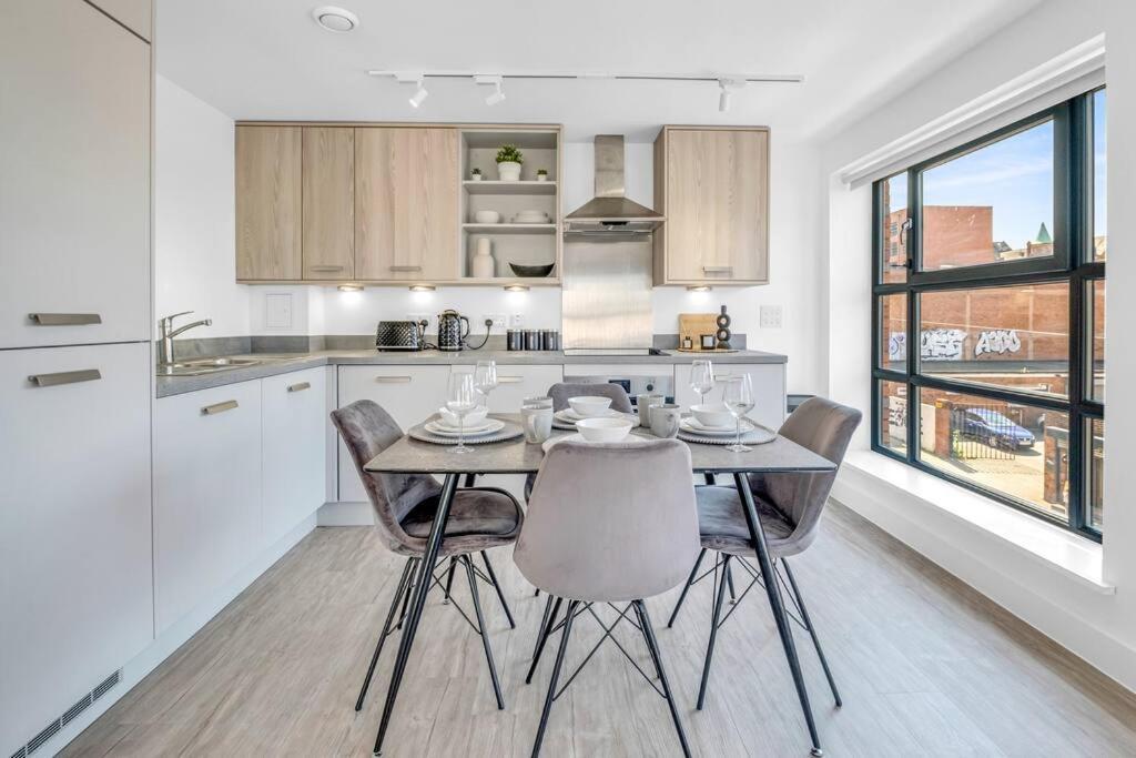 Lovely Two Bedroom Located Centrally *