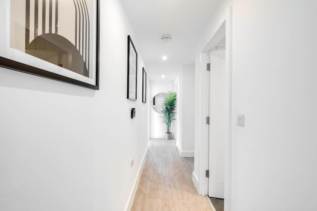 Lovely Two Bedroom Located Centrally Apartment Birmingham