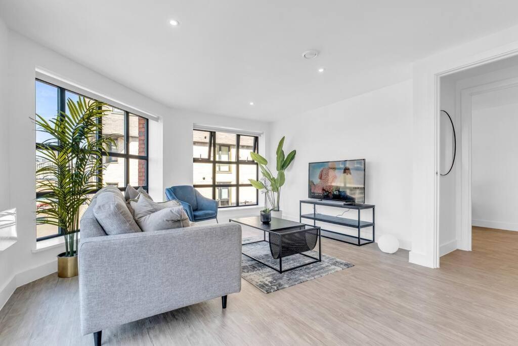 Lovely Two Bedroom Located Centrally