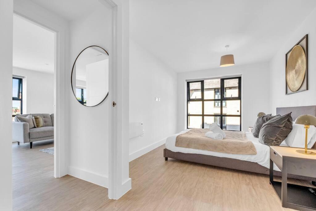 Lovely Two Bedroom Located Centrally *